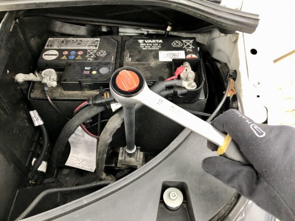 resized_VW T5 T6 Batterie Tausch Wechsel leer kaputt defekt Ersatz Camping Strom neu IMG_5622